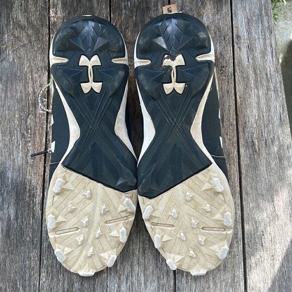 Under Armour baseball cleats.  Size youth 5.5.  Worn one season. - Picture 5 of 10